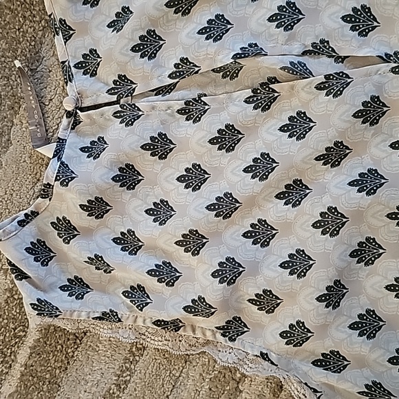 Ladies XL sleeveless top - Picture 4 of 4